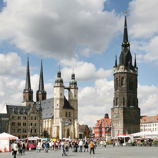 Marktplatz Halle mit fünf Türmen