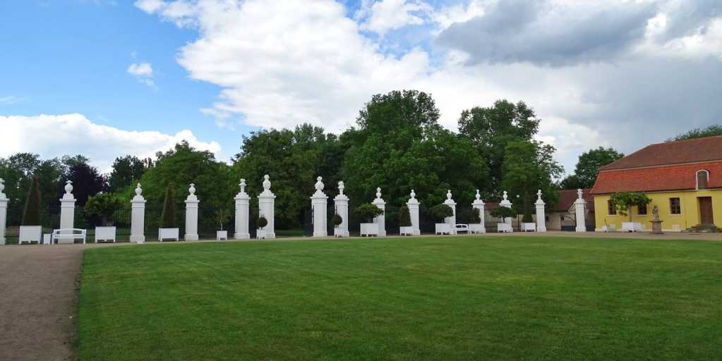 Schloss Mosigkau - Blick in den Garten