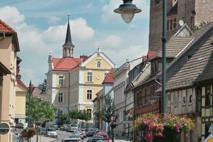 Burg - Breiter Weg mit Rathaus