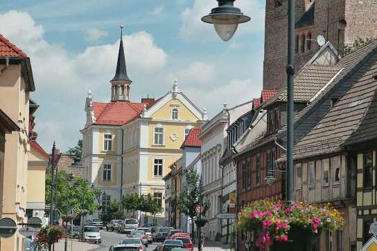 Burg - Breiter Weg mit Rathaus