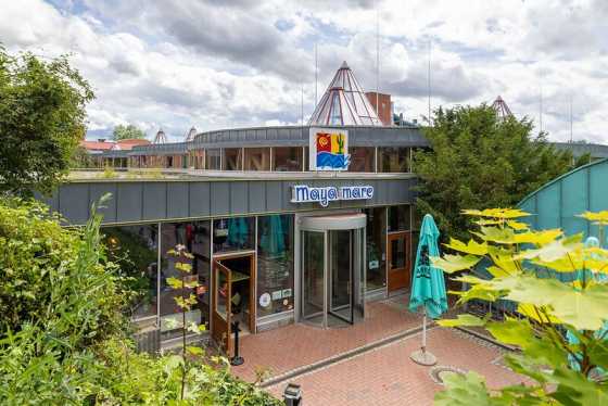 Eingang des Maya mare Erlebnisbads in Halle (Saale)