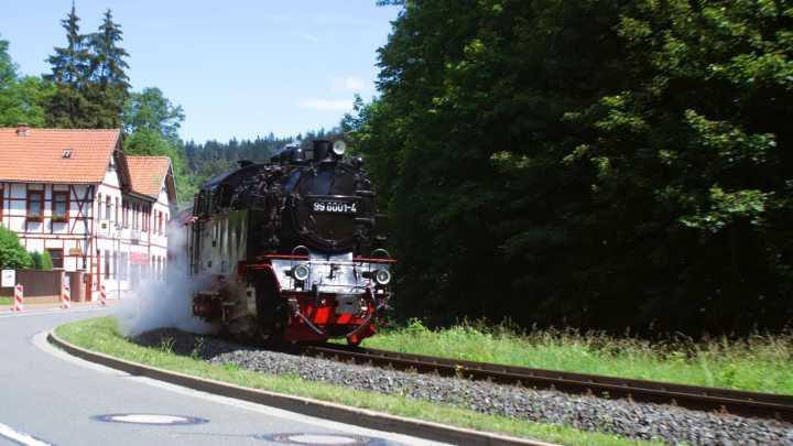 Dampflokomotive der Selketalbahn auf der Schmalspurstrecke im Unterharz