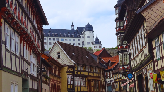 Fachwerkhäuser in Stolberg mit Blick auf Schloss Stolberg