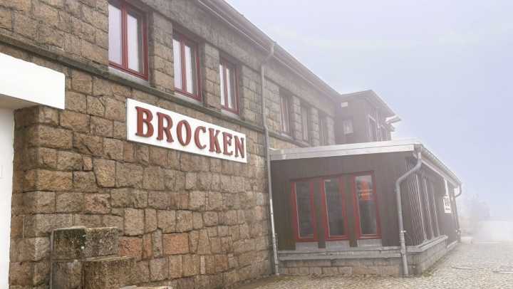 Brockenbahnhof im Nebel