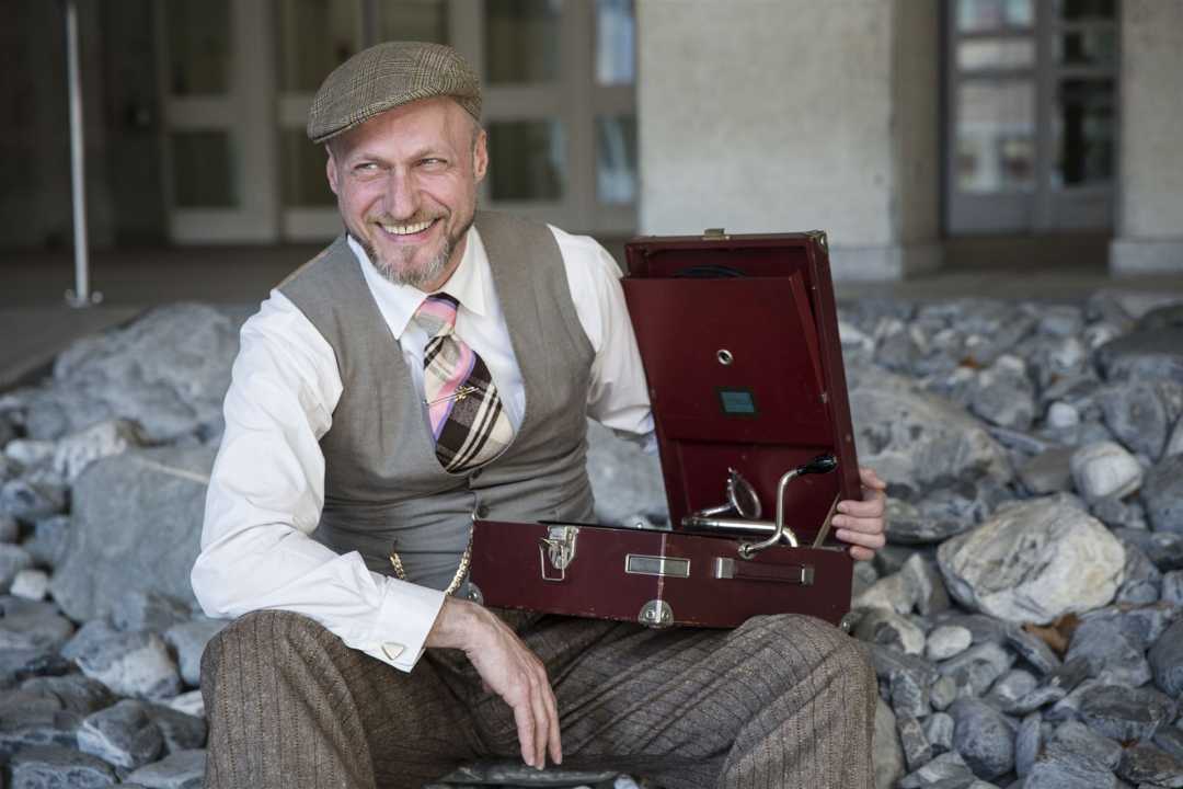 DJ Stephan Wuthe am Grammophon